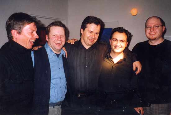 Olaf Stötzler (Gitarre), Steffen Schorn (Baßklarinette),Jürgen Bothner (Tenorsaxophon), P.M. und Jens Loh (Kontrabass)
